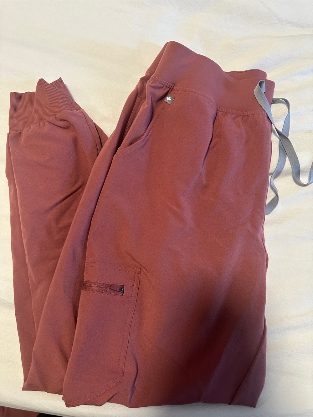 Women’s FIGS high waisted Zamora style joggers. Mauve